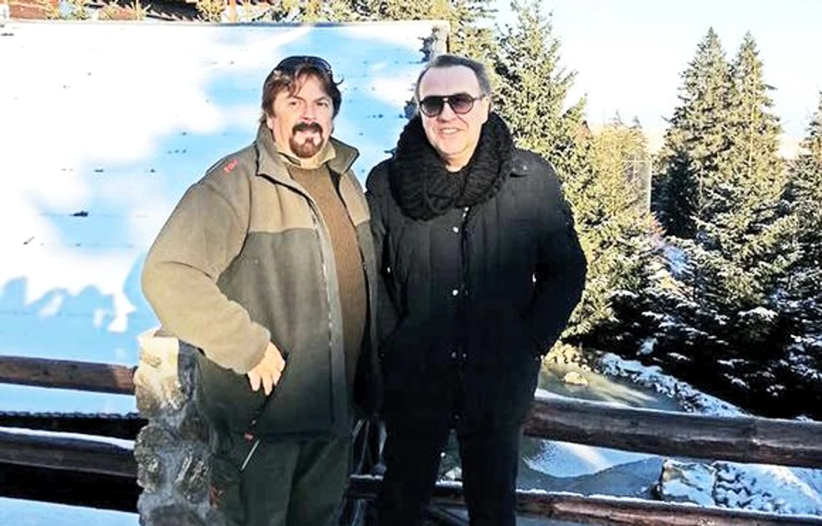 
    Pe 31 decembrie, Gabriel  Cotabiţă a cântat pentru sibieni   în frig de crăpau şi pietrele,  punându-şi sănătatea în pericol  