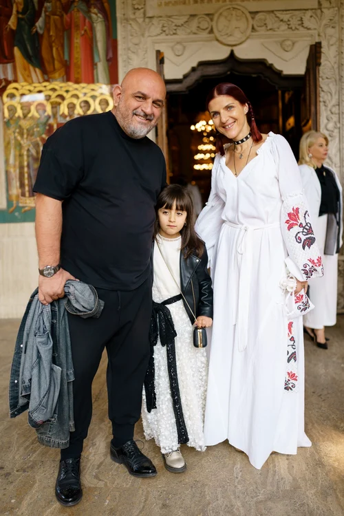 Aici, alături de fiica sa, Elida Elena, şi de regizoarea Chris Simion