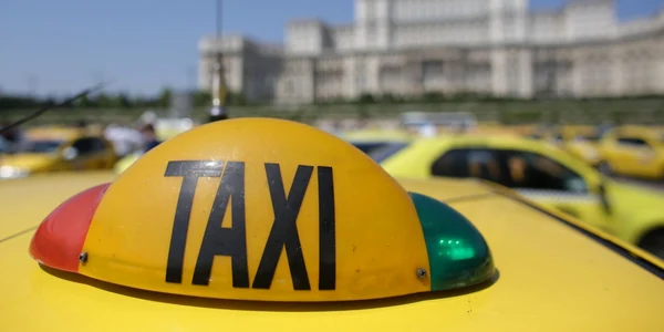 Protest taximetristi in piata Constitutiei din Bucuresti 25 mai 2018 FOTO InquamPhotos / Octav Ganea