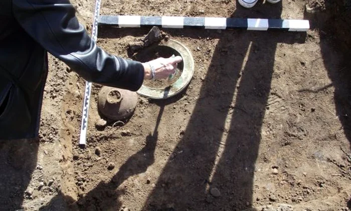 Tezaur de pe vremea lui Mihai Viteazul, descoperit în Târgovişte în urma unor săpături arheologice jpeg