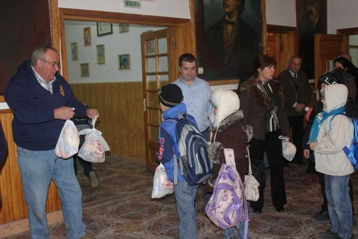 Ajutoare pentru copiii din Luncaviţa