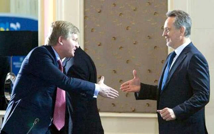 Oligarhii ucraineni Rinat Ahmetov şi Dmitri Firtaş