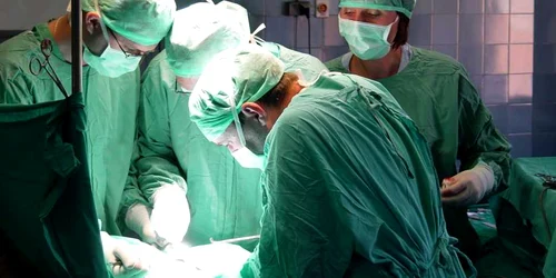 Cei cinci medici au fost aleşi. Cine crezi că sunt aceştia?