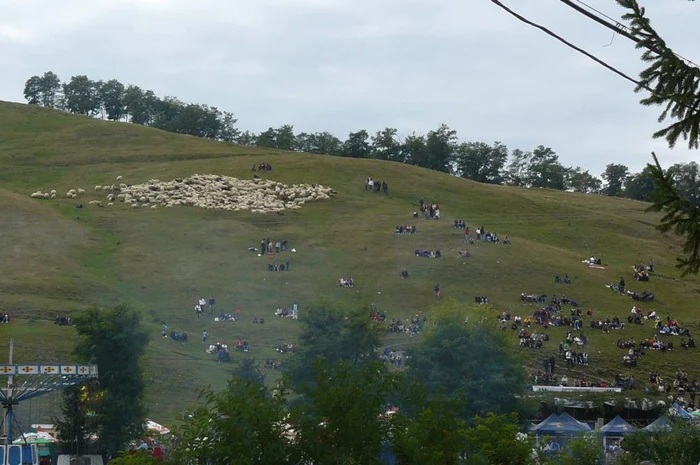 Petrecerea va ţine două zile, de dimineaţa până noaptea târziu