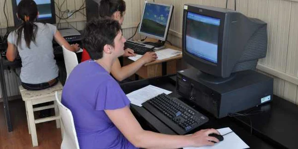 Oamenii învaţă ce înseamnă calculatorul