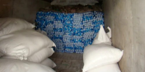 Usturoiul şi zahărul a fost confiscat de poliţişti