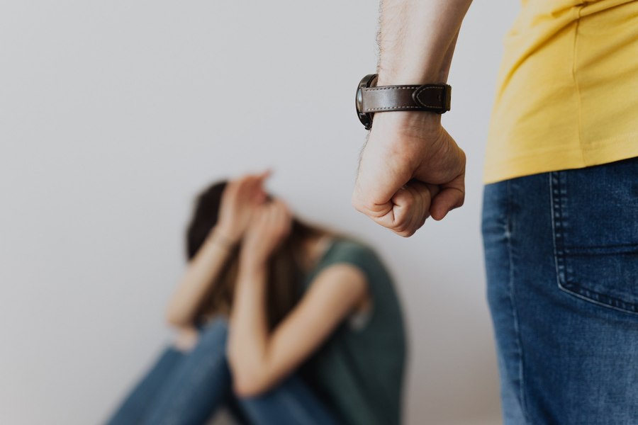 Agresivitatea tinerilor, explicată de psihiatri. Modelele din mediul online, un factor important
