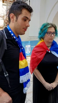 Doi studenți au venit pentru a-i aduce un ultim omagiu lui Ion Iliescu / Foto: Click!