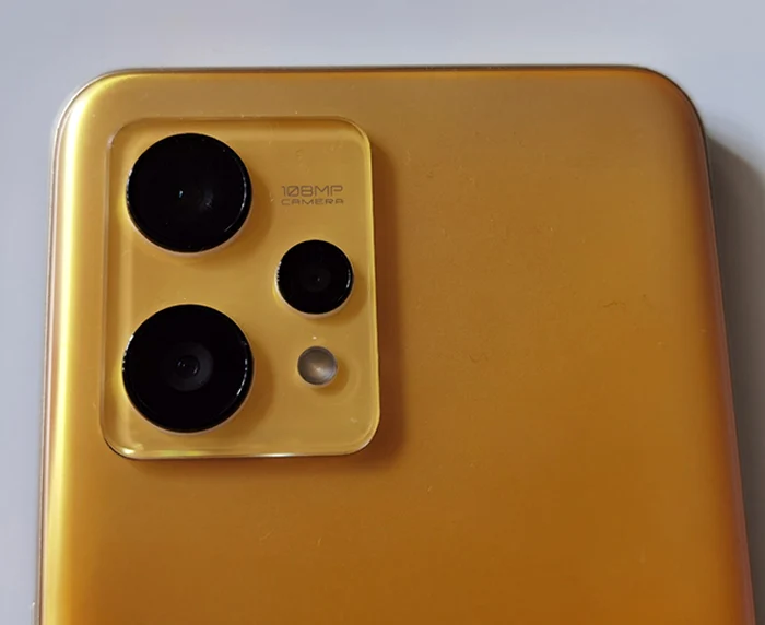 Realme 9 4G camera spate