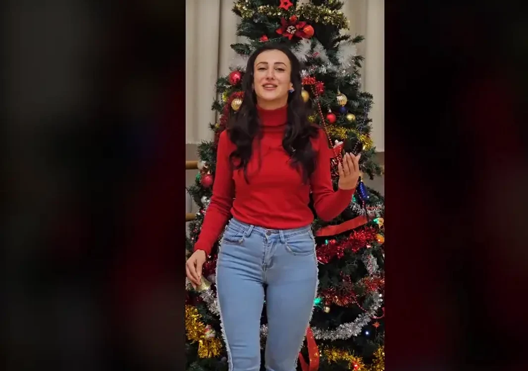Românca a cucerit internetul cu un plugușor amuzant FOTO captură video Tik Tok