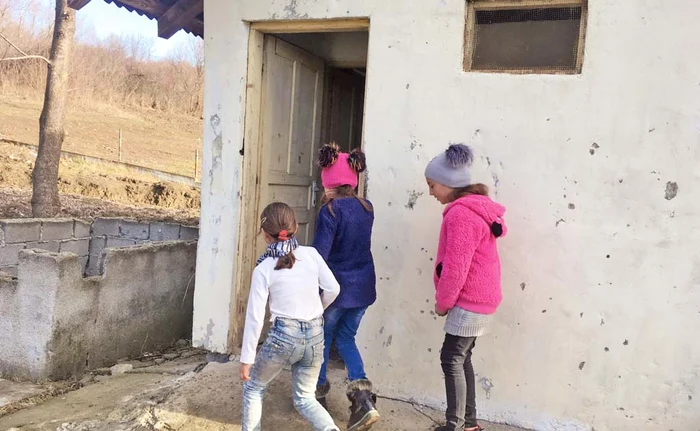 
    Corpul de clădire seamănă mai degrabă cu un grajd  