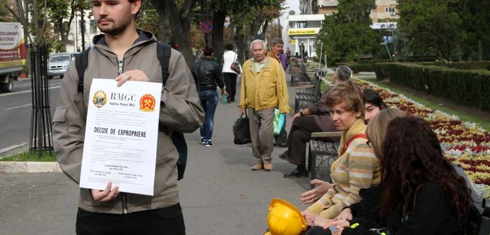 Protest inedit în faţa Primăriei Iaşi