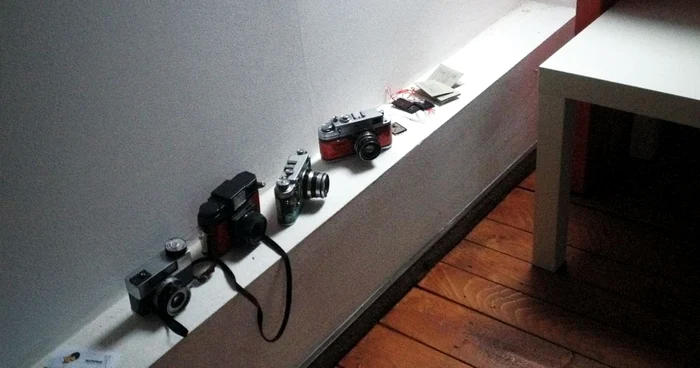 Aparatele foto pe film încă au farmecul lor. FOTO Răzvan Băltăreţu/Adevărul