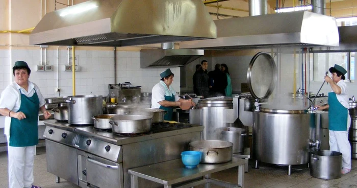 Mâncarea ar fi trebuit să ajungă la bolnavi. Arhivă Adevărul