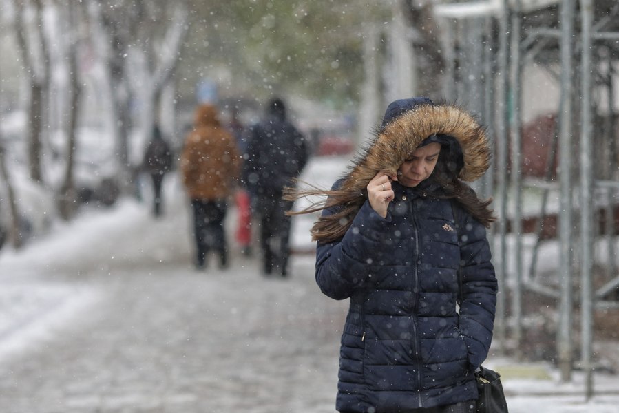 Cod galben de viscol până marţi şi de lapoviţă şi ninsoare, până joi. Harta zonelor unde se întoarce iarna