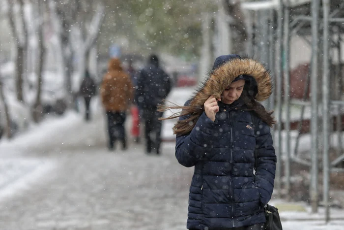 Se întoarce iarna, cu frig şi zăpadă. Doto arhivă
