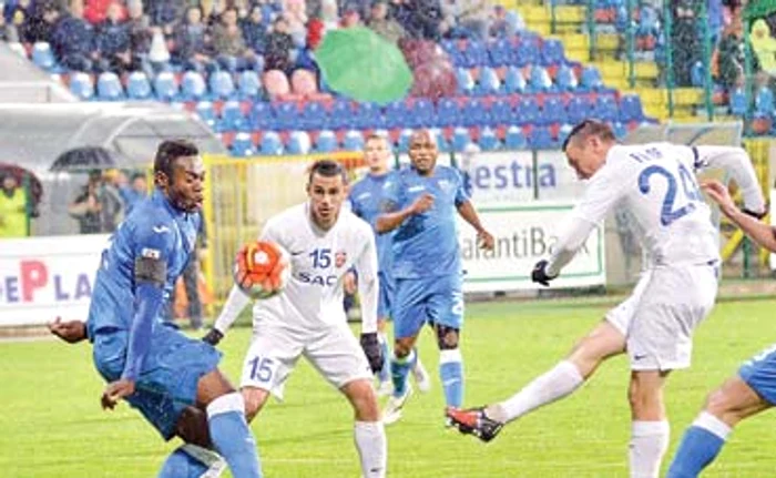 
    FC Botoşani a învins  Craiova şi s-a salvat  de la retrogradareFoto: sportpictures.eu  