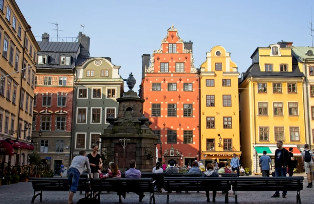 Suedezii fac provizii de alimente și învață cum să reziste în caz de război