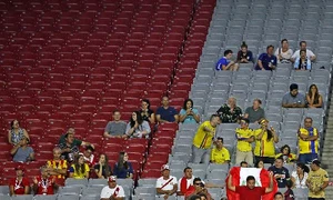 Spectatorii sunt destul de rari in tribune jpeg