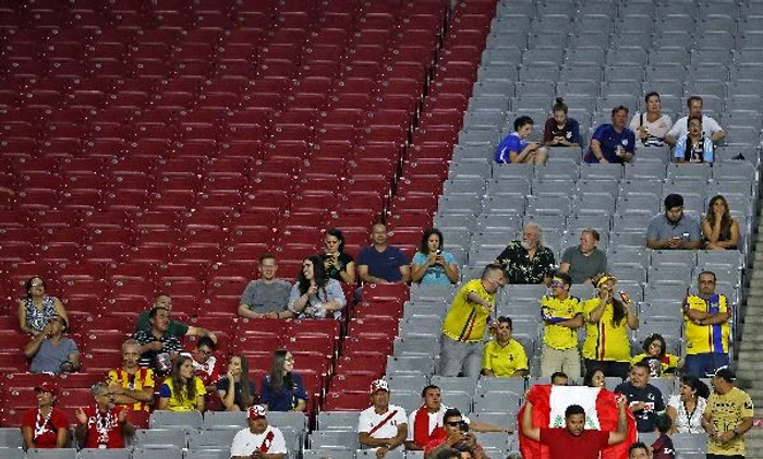 Spectatorii sunt destul de rari in tribune