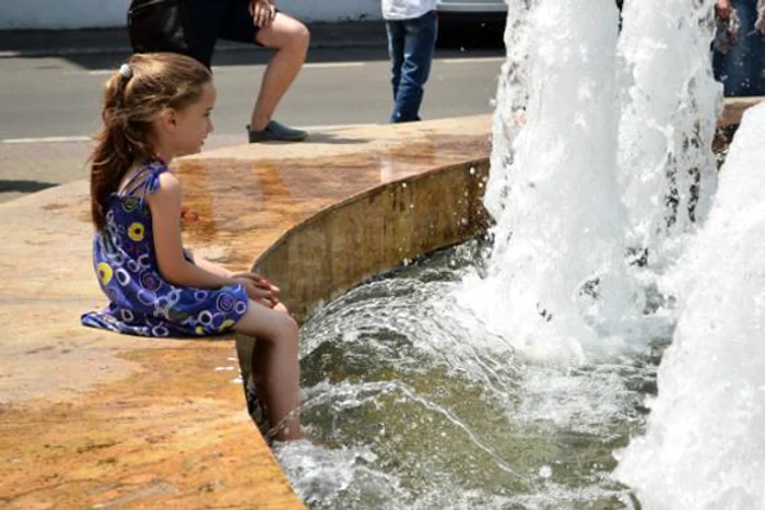 
    Prognoza meteo pentru următoarele două zile anunță că vremea se menține călduroasăfoto: Click!  