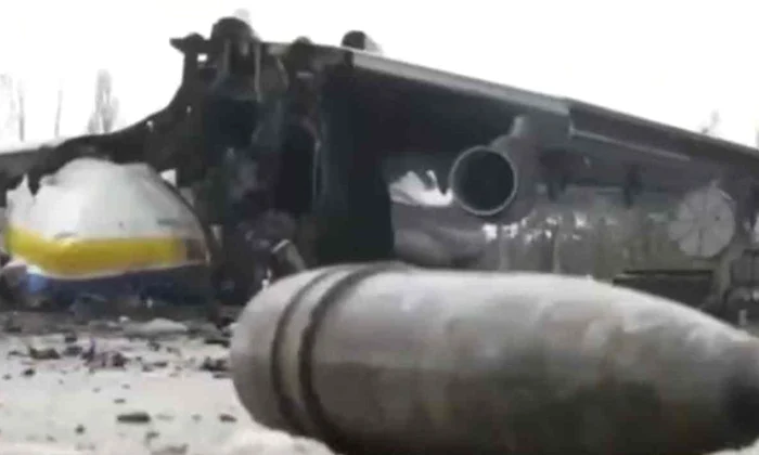 VIDEO // Ce a mai rămas din cel mai mare avion din lume după ce a fost bombardat: Antonov 225 Mriya a fost distrus complet jpeg