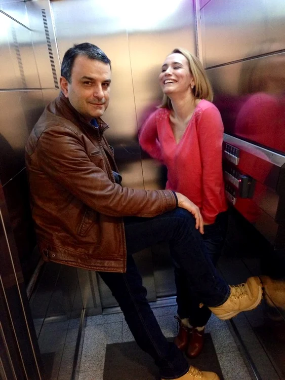 Andreea Esca, în lift cu Lucian Mîndruță