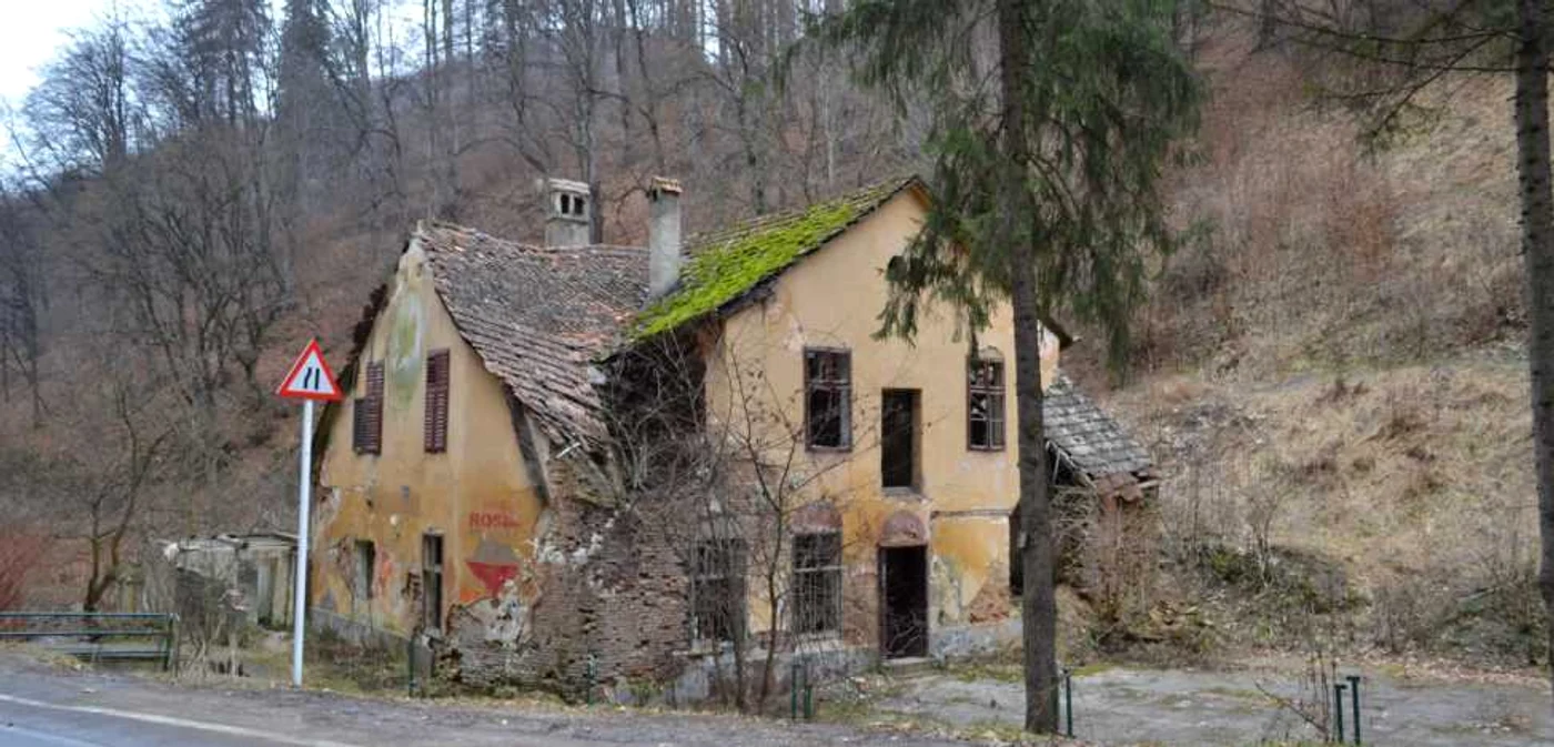 Hanul de la Pietrele lui Solomon este la un pas de prăbuşire. FOTOSimona Suciu