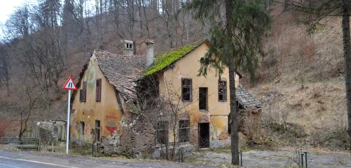 Hanul de la Pietrele lui Solomon este la un pas de prăbuşire. FOTOSimona Suciu