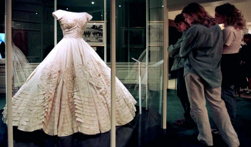 Rochia purtată de Jacqueline Kennedy a fost creată de Ann Lowe şi nu a fost pe placul fostei Prime Doamne jpeg