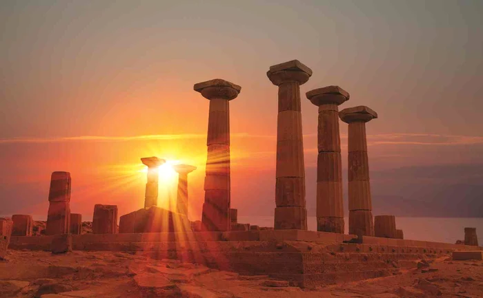 Ruinele templului din Assos dedicat zeiței Atena