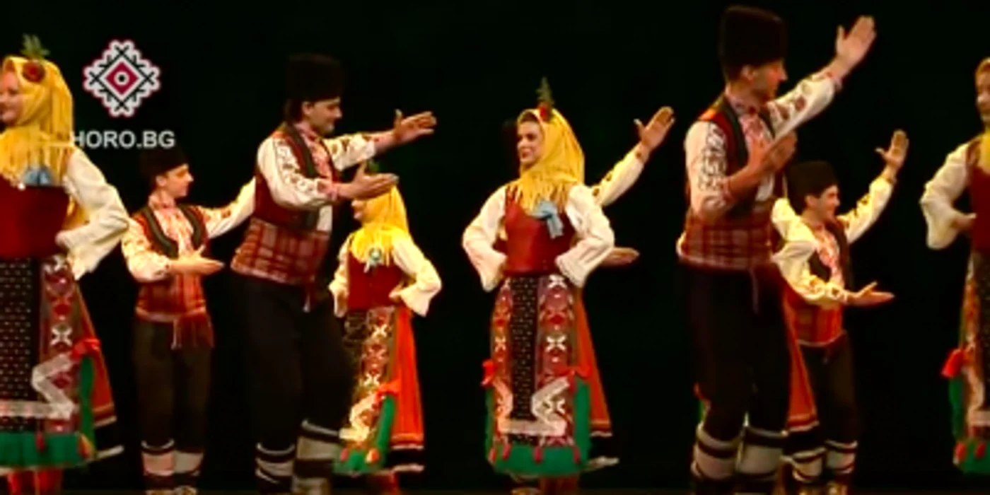 Geamparaua - jocul Dobrogei interpretat de ansamblul folcloric Tracia din Bulgaria Sursa captură Youtube