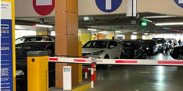 Haos în parcările din Oradea, după o eroare administrativă. Șoferii au rămas blocați zeci de minute FOTO ebihoreanul.ro