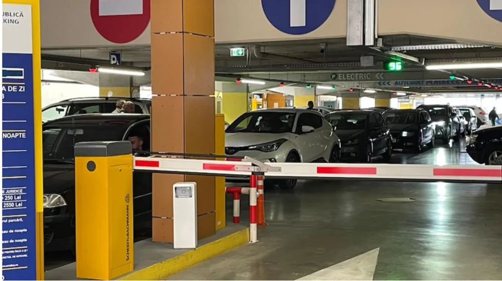 Haos în parcările din Oradea: șoferii au rămas blocați zeci de minute după ce au fost tăiate cablurile de internet