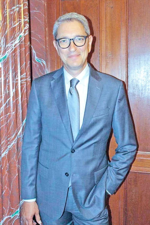 
    Andrei Zaharescu (56 de ani) e consul în Africa de Sud  