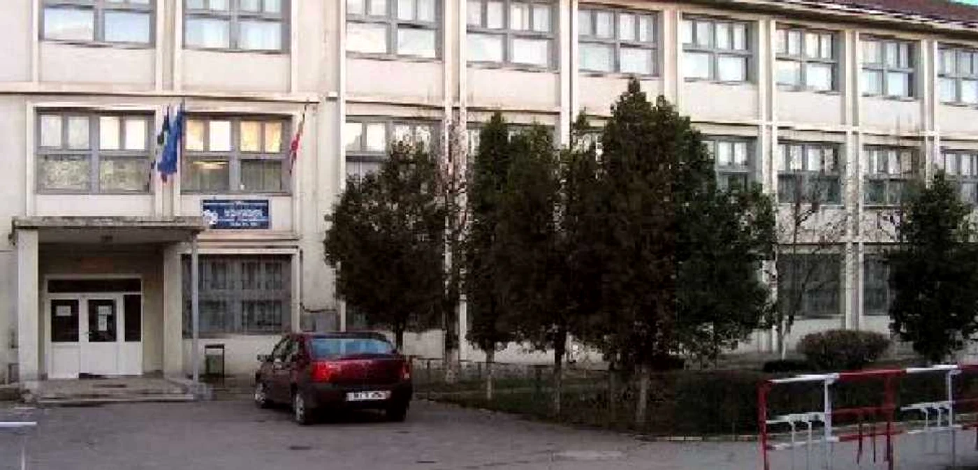 Fostul director al liceului și-a dat demisia