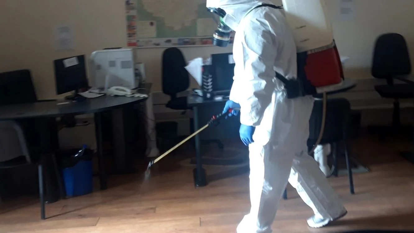 Spaţiile Primăriei Zalău sunt dezinfectate FOTO Primăria Zalău