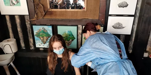 Vaccinare cool pe o terasă din Timişoara FOTO Ş.Both