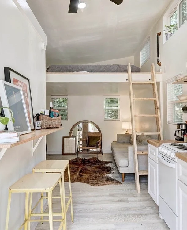 Aşa arată în interior căsuţa din grădină