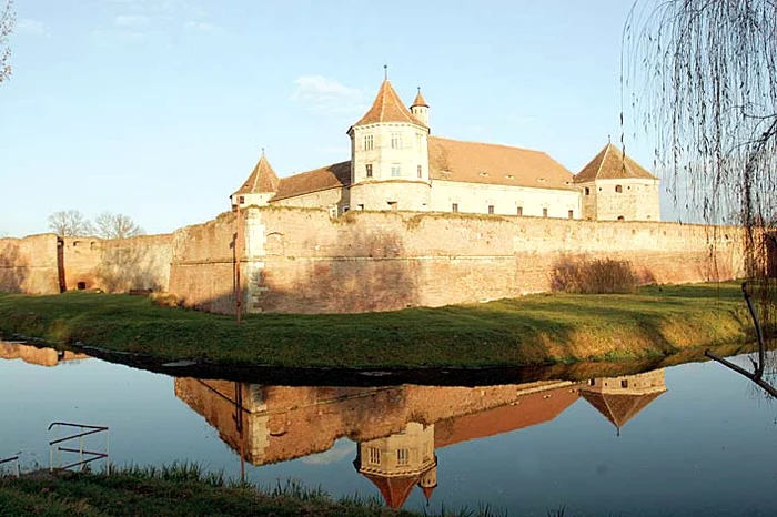 Cetatea Făgăraş (România),  construit în sec. al XIV-lea