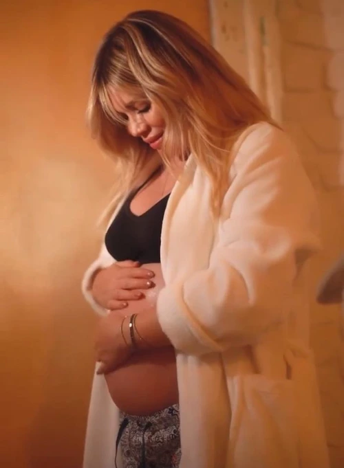 Gina Pistol le-a arătat fanilor burtica de gravidăFoto Instagram
