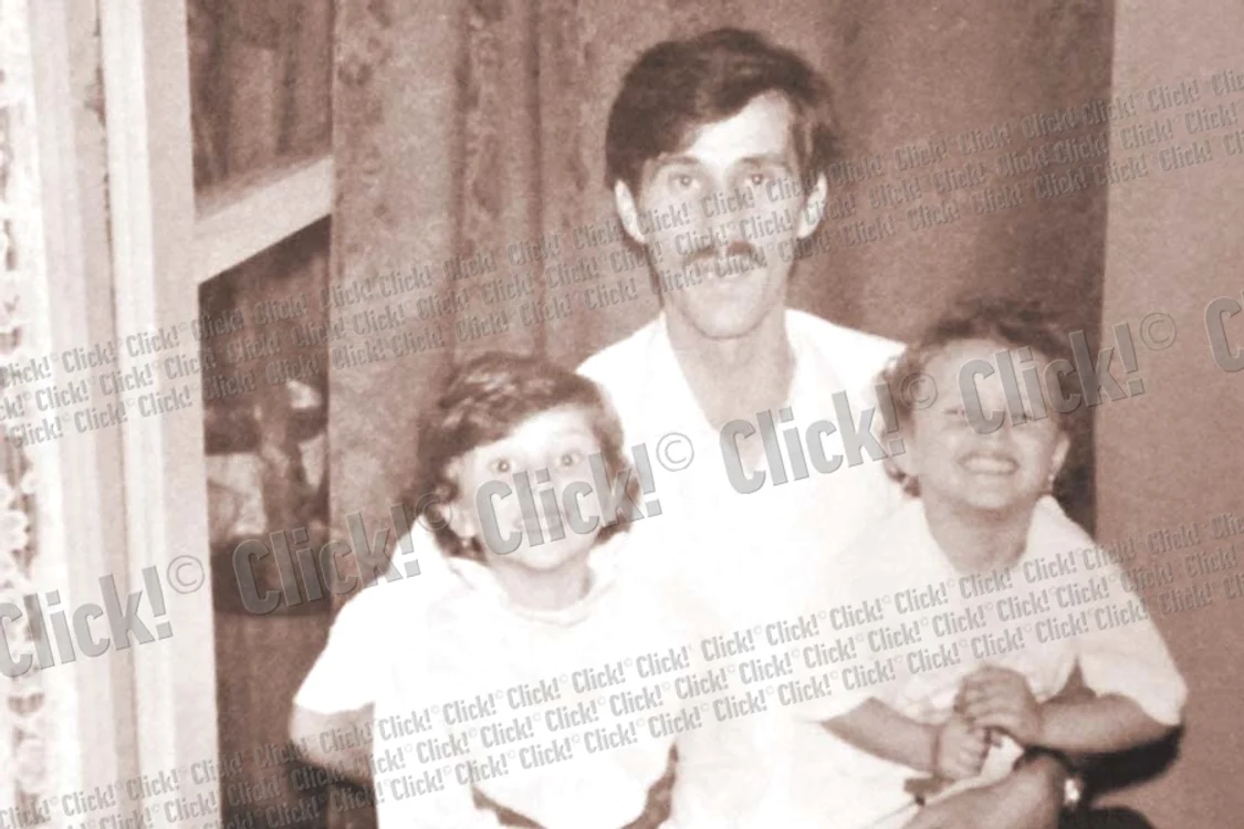 O pictură cu nudul  Danielei tronează pe  peretele din living (Fotografii: Sever Gheorghe)