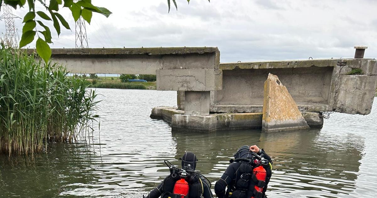 Salvare în extremis: două persoane căzute în canalul Dunăre – Marea Neagră. Scafandrii sunt în acțiune. Salvare în extremis: două persoane căzute în canalul Dunăre – Marea Neagră. Scafandrii sunt în acțiune.
