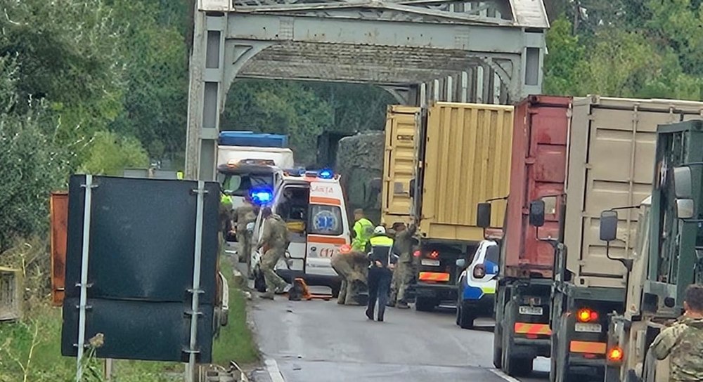 Două convoaie militare, implicate într-un accident între Galați și Brăila. Un soldat francez a fost rănit, traficul este blocat 