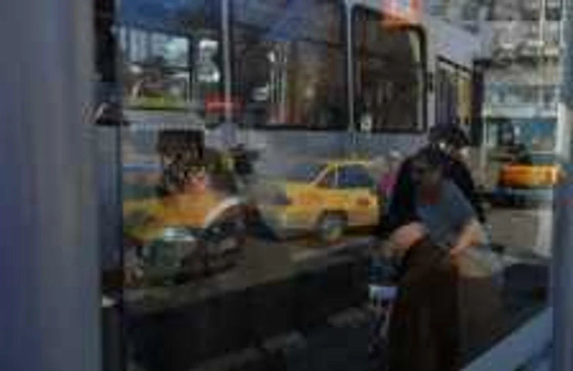 15% dintre bucureşteni au renunţat la transportul în comun de suprafaţă din 2002 până în prezent FOTO Adevărul