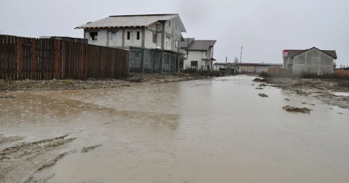 Străzile din „Cartierul Tineretului” din Slobozia au fost inundate FOTO: independentoline.ro