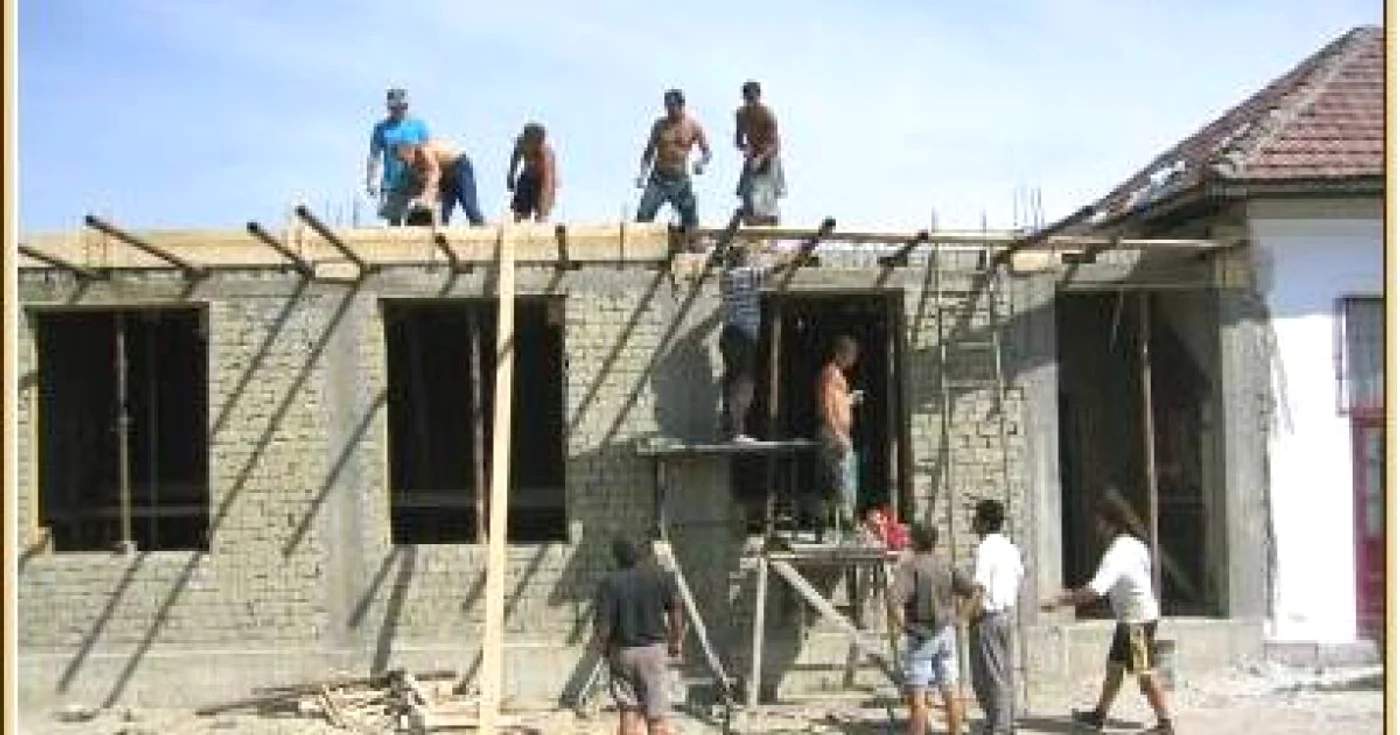 Statul e dator vândut la firmele de construcţii