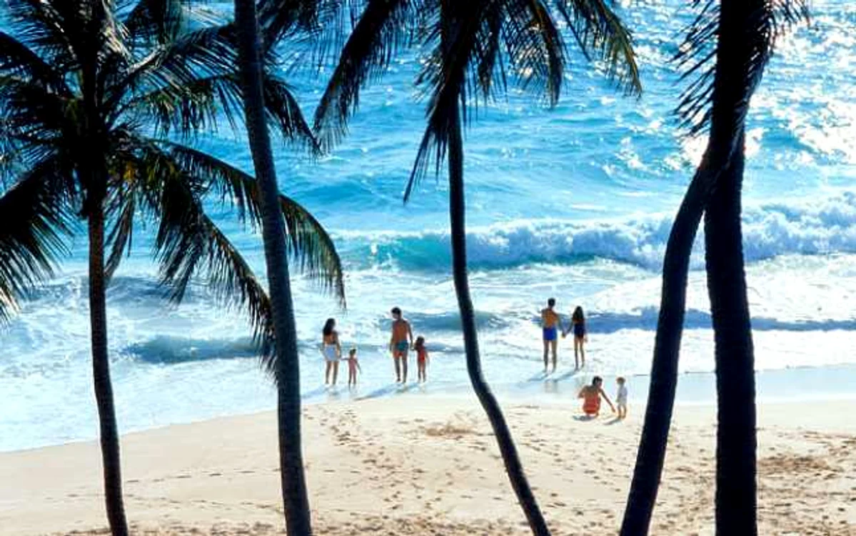 Plajele paradisiace din Barbados pot fi vizitate contra unor sume cu până la 40% mai mici la începutul lunii decembrie. FOTO telegraph.co.uk
