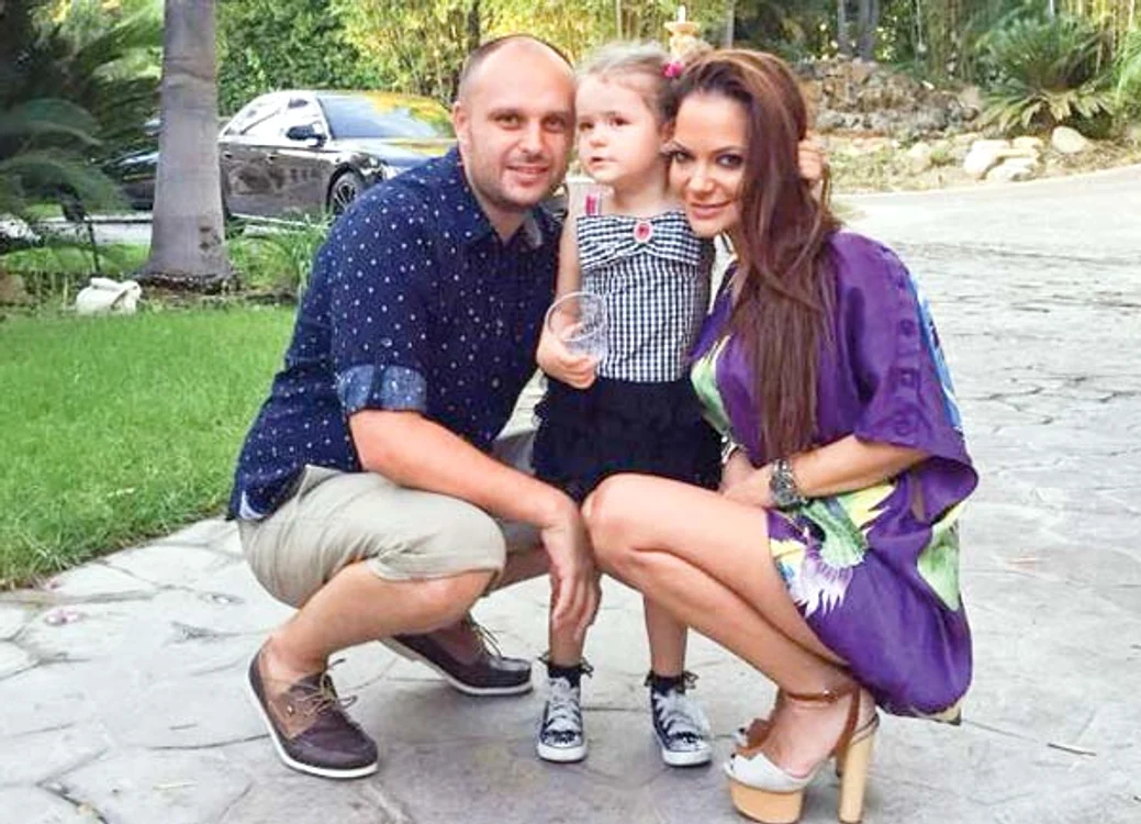 Andreea și Traian, alături de fetița lor, Sienna, în vârstă de 4 ani