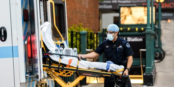 Pacienţi coronavirus în ambulanţă SUA FOTO SHUTTERSTOCK